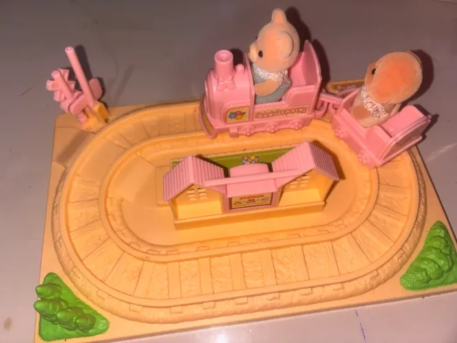 Trenzinho Sylvanian Families em perfeito estado