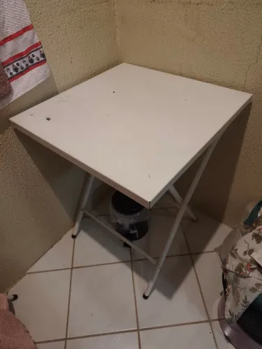 Mesa de metal tipo boteco - acompanha 2 cadeiras