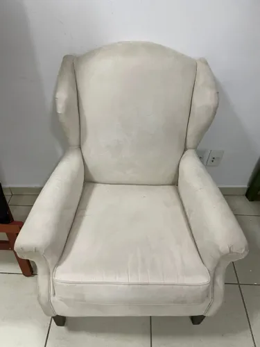 Poltrona com banqueta