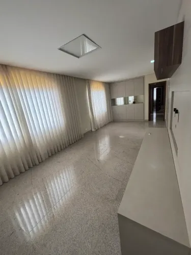 Apartamento para aluguel possui 138 metros quadrados com 4 quartos