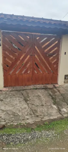 Portão de madeira