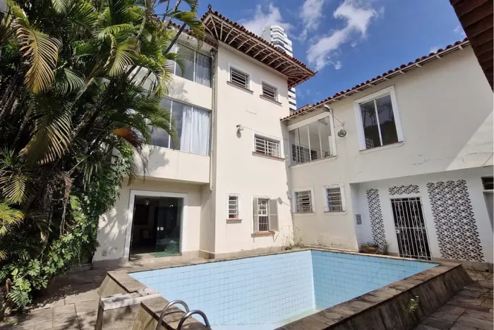 Luxuosa mansão de 6 quartos e 4 suítes no Cambuci, São Paulo-SP, com 8 banheiros e 473m² d