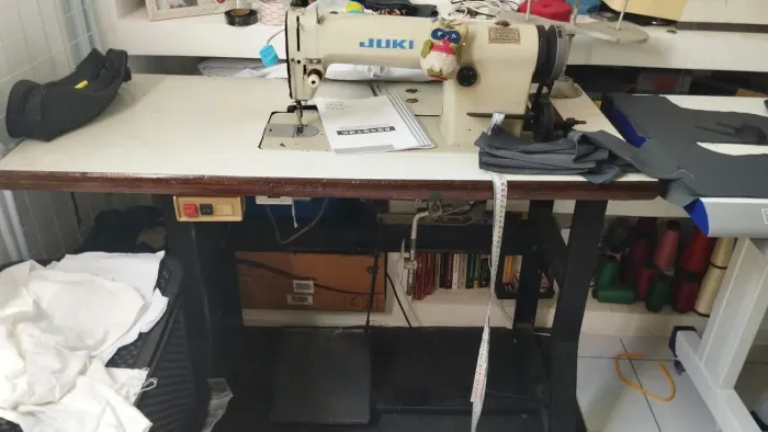Máquina de costurar reta