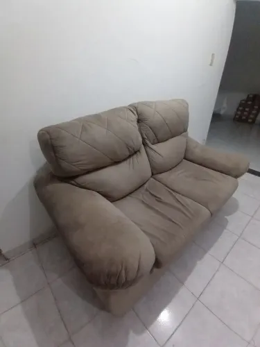 Sofá de dois lugares semi novo