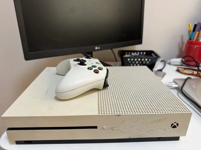 Xbox One S + Controle Original + Cabo HDMI
