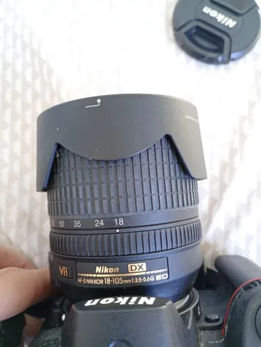 Máquina fotográfica Nikon D7000