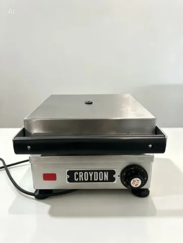 Máquina de Casquinha Croydon 220V + Moldes de Madeira