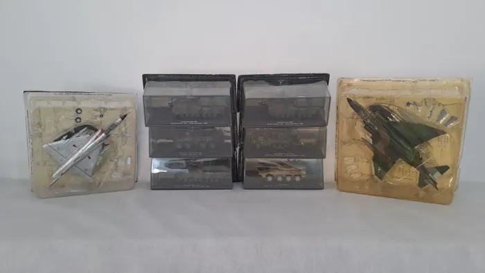 MT 8 Miniaturas de Combate: 6 Blindados (Tanques) + 2 Aviões (Jatos) *Leia Descrição*