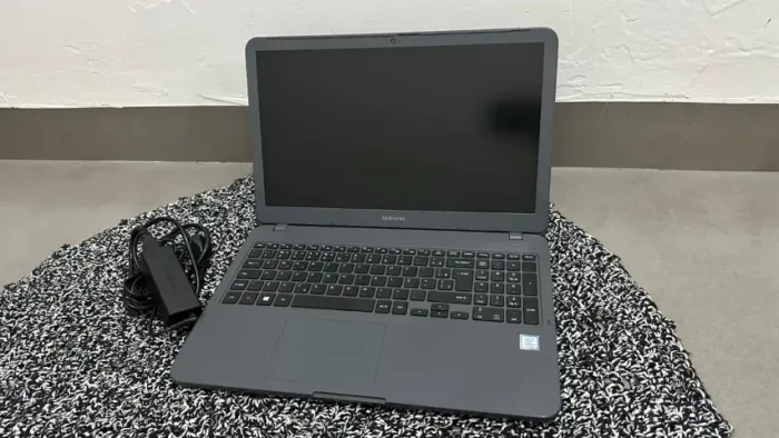 Notebook Samsung Essentials 