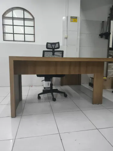 Mesa escritório em L