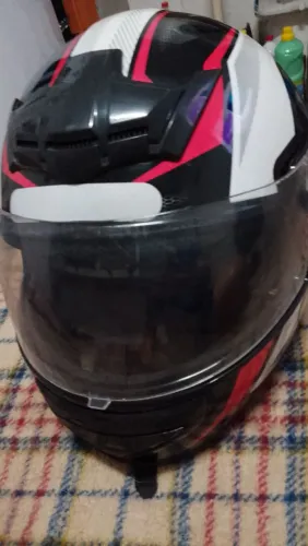 Vendo um capacete em ótimo estado.