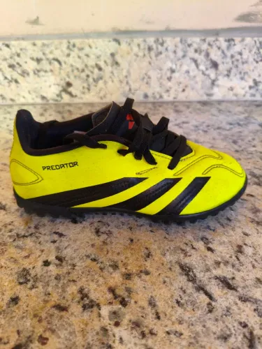 Chuteira society infantil Adidas Predator 