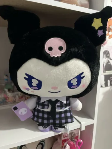 Pelúcia Kuromi Glow up in school
