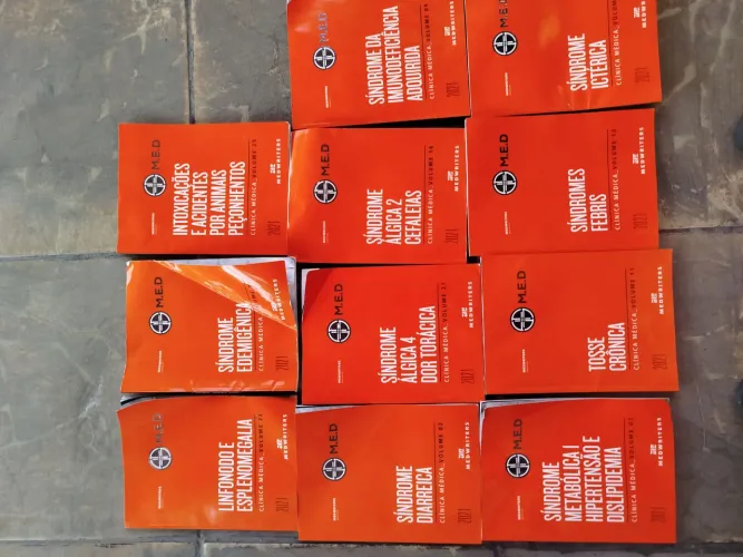 Vendo livros de medicina semi novos 