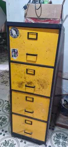 Gaveteiro de ferro