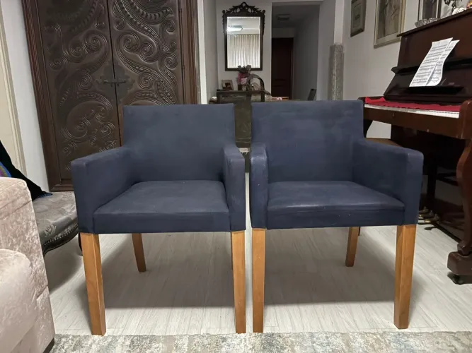 Poltrona Tok Stok R$450,00 as duas