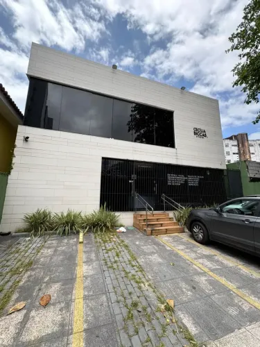 Vendo imóvel comercial muito bem localizado no melhor trecho do bairro das Graças..