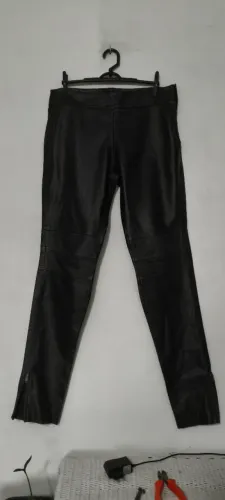 Calça de couro