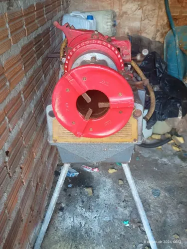  Rosqueadeira elétrica de tubos da marca Super-Ego. Roscas com mais precisão.