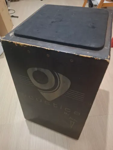Cajon Pithy amplificado