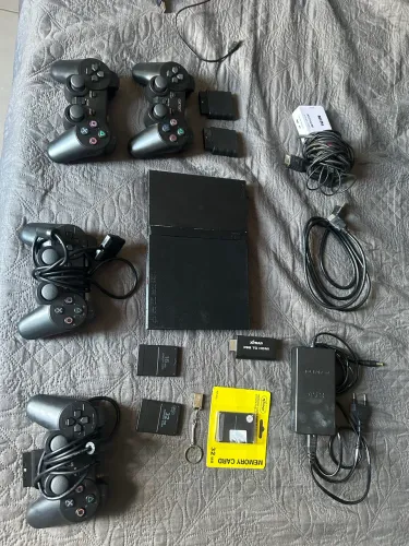 PS2 Slim Completo + 4 Controles + HDMI + 3 Memory Cards