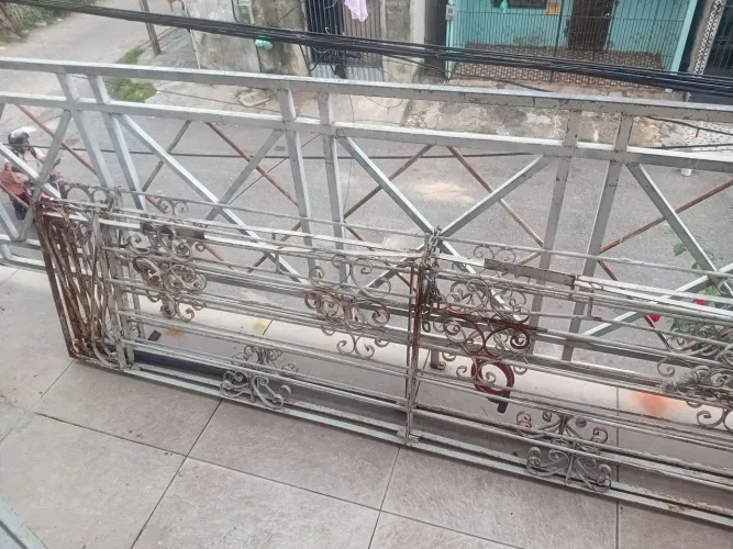 4 feitos de grade para porta.