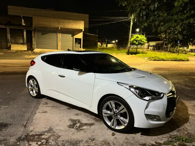 Brinquedo de adulto: Hyundai Veloster 2013 1.4 teto solar, Baixa km 