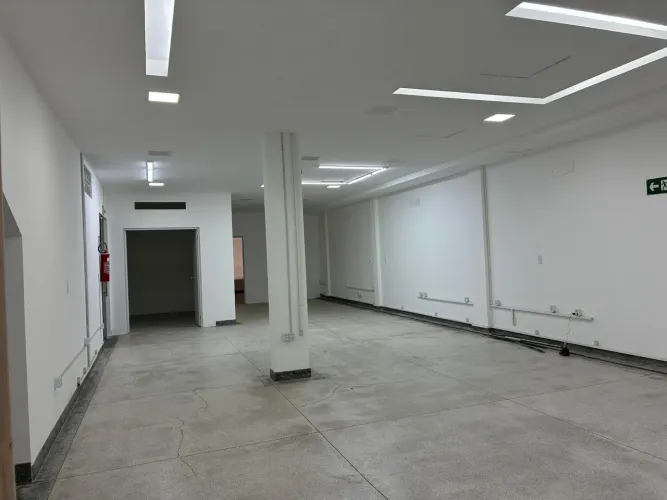 SALA COMERCIAL AMPLA - 200 m² - COROA DO MEIO - EXCELENTE LOCALIZAÇÃO.