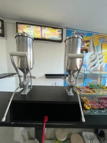 Doceira Recheadeira bomba churros tampa com contrapeso 2 litos R2