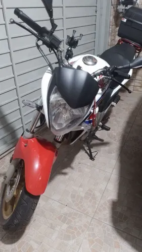 Vendo cb 300 2012 $ 11,000