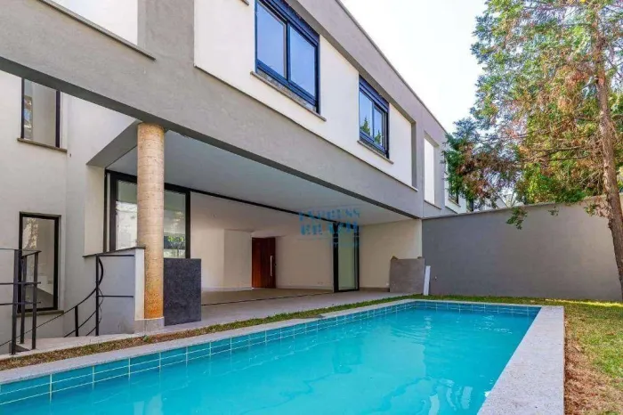 Casa nova com piscina e jardim, 4 suítes à venda em condomínio fechado no Alto da Boa Vist