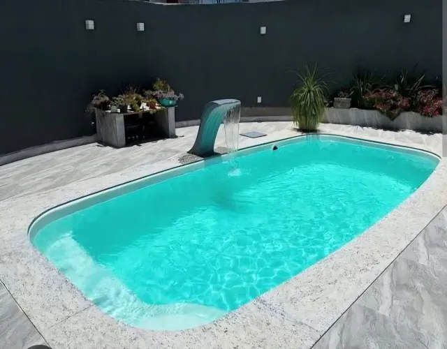 Vendo piscina modelo Italiana com tudo incluso.