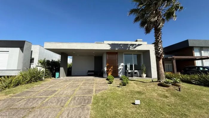 Melhor negócio no condomínio Dubai Resort com 3 suites e mobiliada.