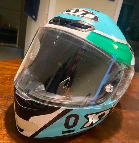 Capacete Esportivo KYT Leopard (Estado de Novo)