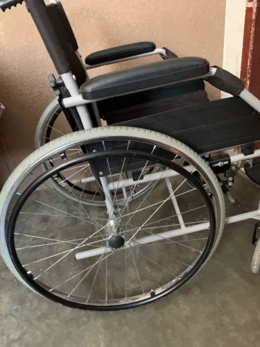 CADEIRA DE RODAS DELLAMED 