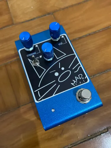 Vende-se pedal Mad Cat