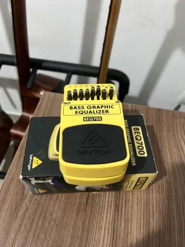 Vendo ou troco pedal equalizador para contrabaixo