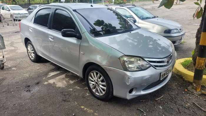 Toyota Etios XLS Sedan 1.5 Flex 16V 4P Mec. 2013