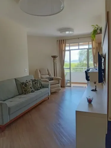O apto tem armários embutidos cozinha, bwcs e sala e eletrodoméstico.