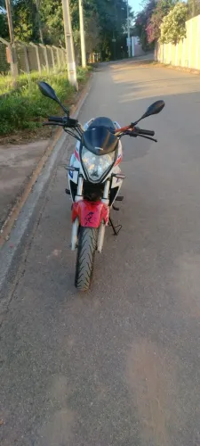 Vendo CB300r moto boa com algumas marcas de uso, manutenção em dia, Motor está ok .