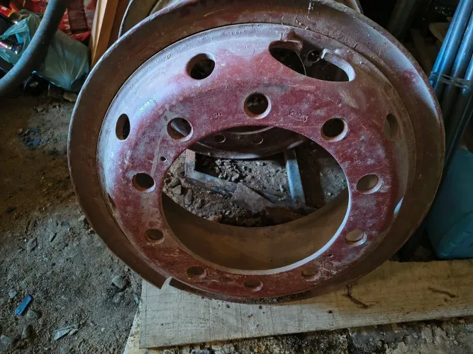 Roda para Mercedes Benz 10 furos com câmara