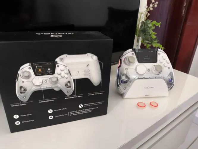 Controle Manba One V2 - Hall Effect, Tela LCD e Base (Seminovo)