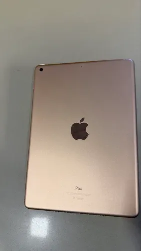 iPad 6ª geração 128GB dourado ? tela trincada, funcionando