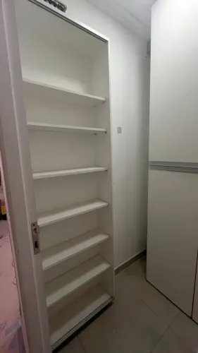 Vendo armario alto com prateleiras em MDF branco
