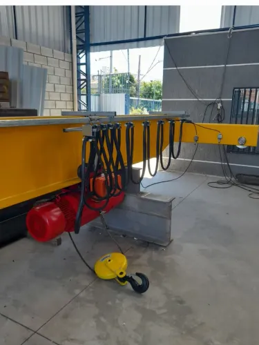 D&E CRANES FABRICAÇÃO DE PONTES E PÓRTICO ROLANTE