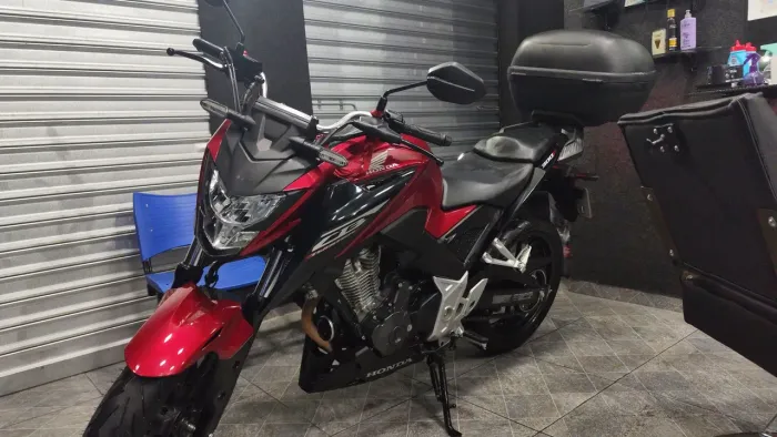 Moto de garagem, só pegar e andar, só o dono que pilota a moto em perfeito estado.