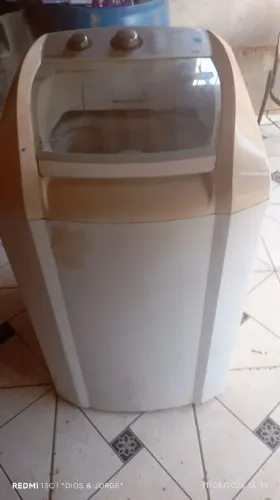 Vende-se máquina de lavar roupas automática faz tudo