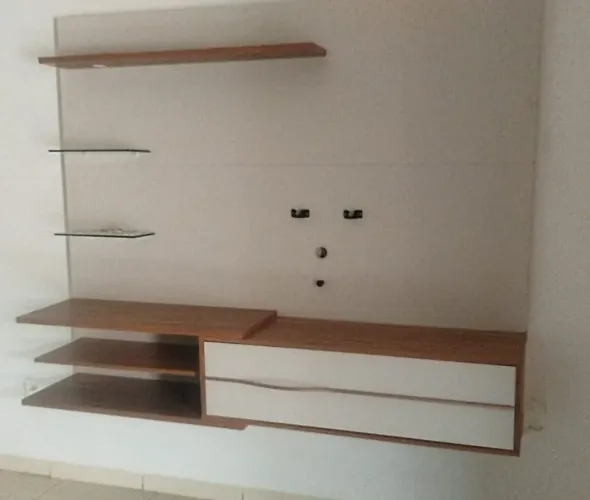 PAINEL/RACK PARA TV - SEMI-NOVO é uma churrasqueira elétrica com dois espetos seminovos