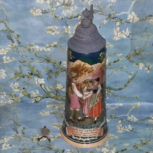 Tankard 40 cm, antigo trazido da Alemanha, tampa articulada de estanho em estilo gótico