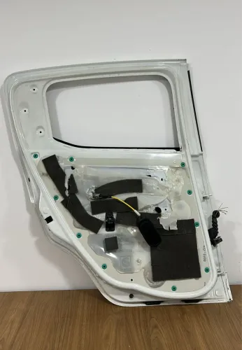 Porta traseira esquerda Fiat mobi 17/21